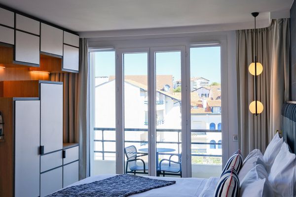 Chambre supérieure balcon avec vue sur la ville, Thalazur Saint-Jean-de-Luz