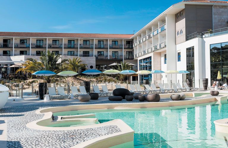 Piscine extérieure de l'hôtel Thalazur Arcachon