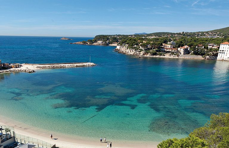 L'hôtel Thalazur Bandol Île Rousse, les pieds dans l'eau