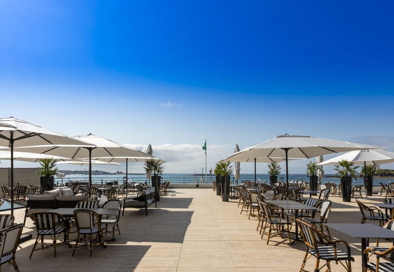 Terrasse face à l'océan de l'hôtel Thalazur Saint-Jean-de-Luz