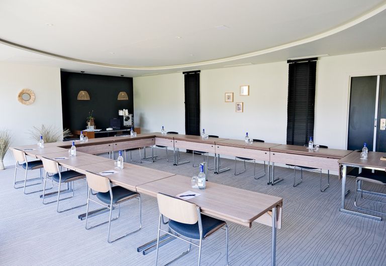 Salle de réunion à la lumière du jour